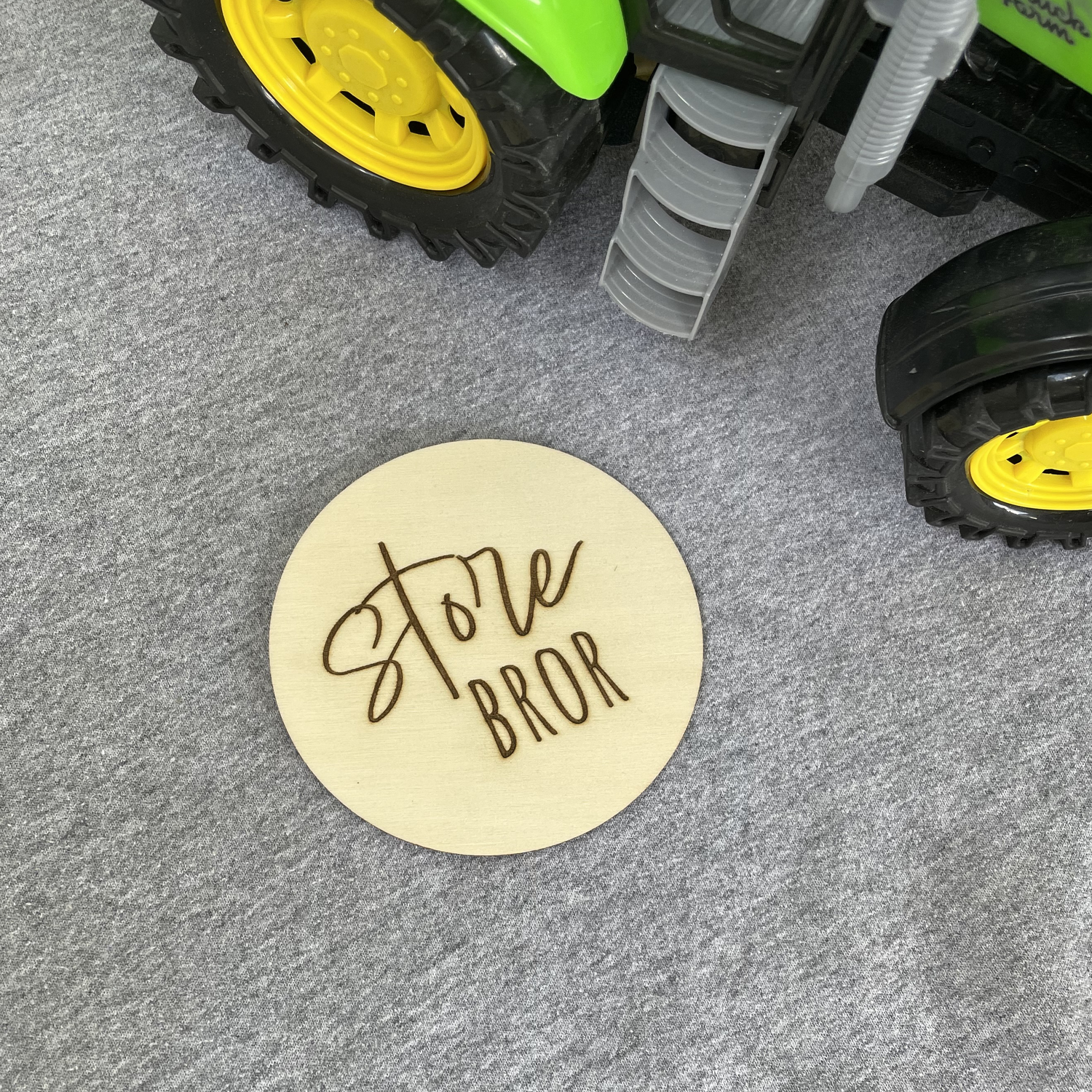 Storebror - Brikke i tre (2mm)
