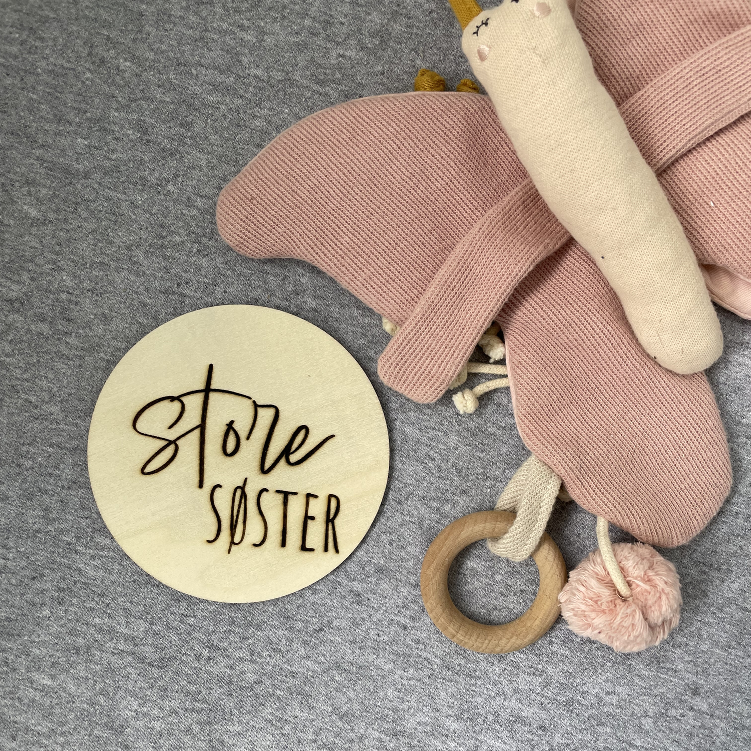 Storesøster - Brikke i tre (2mm)