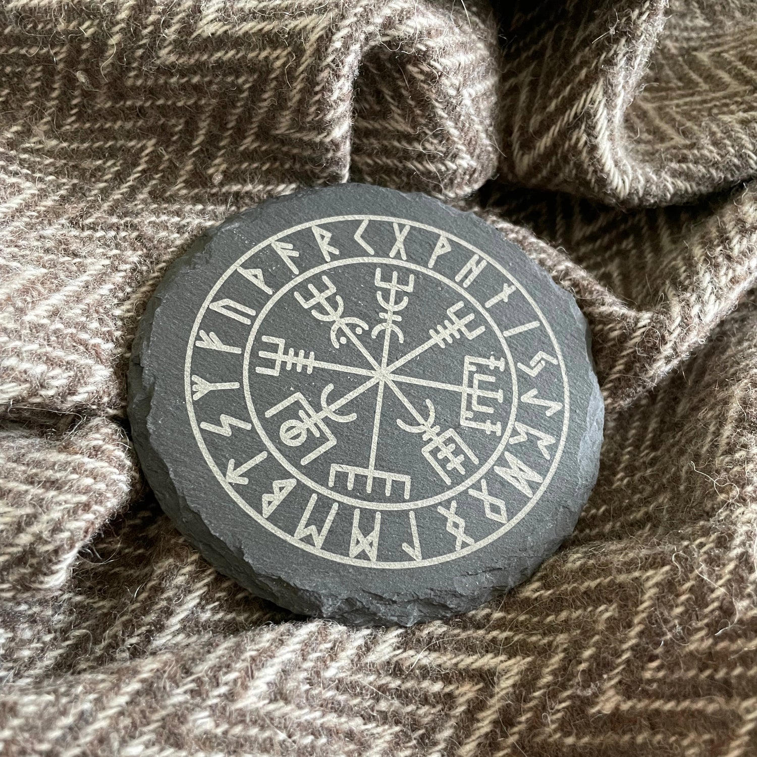 Vegvisir - Drikkebrikke i skifer